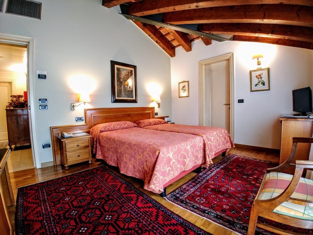 Hotel Locanda Al Sole Castello Di Godego Esterno foto
