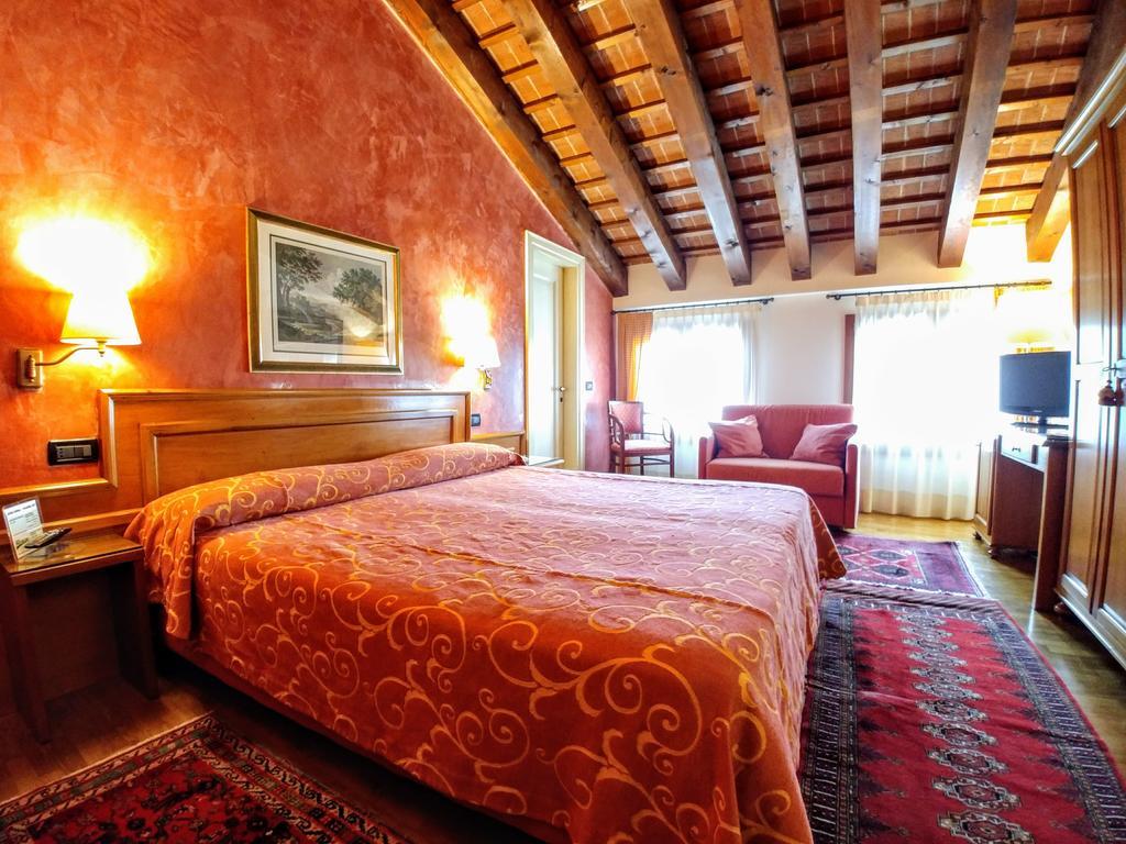 Hotel Locanda Al Sole Castello Di Godego Esterno foto