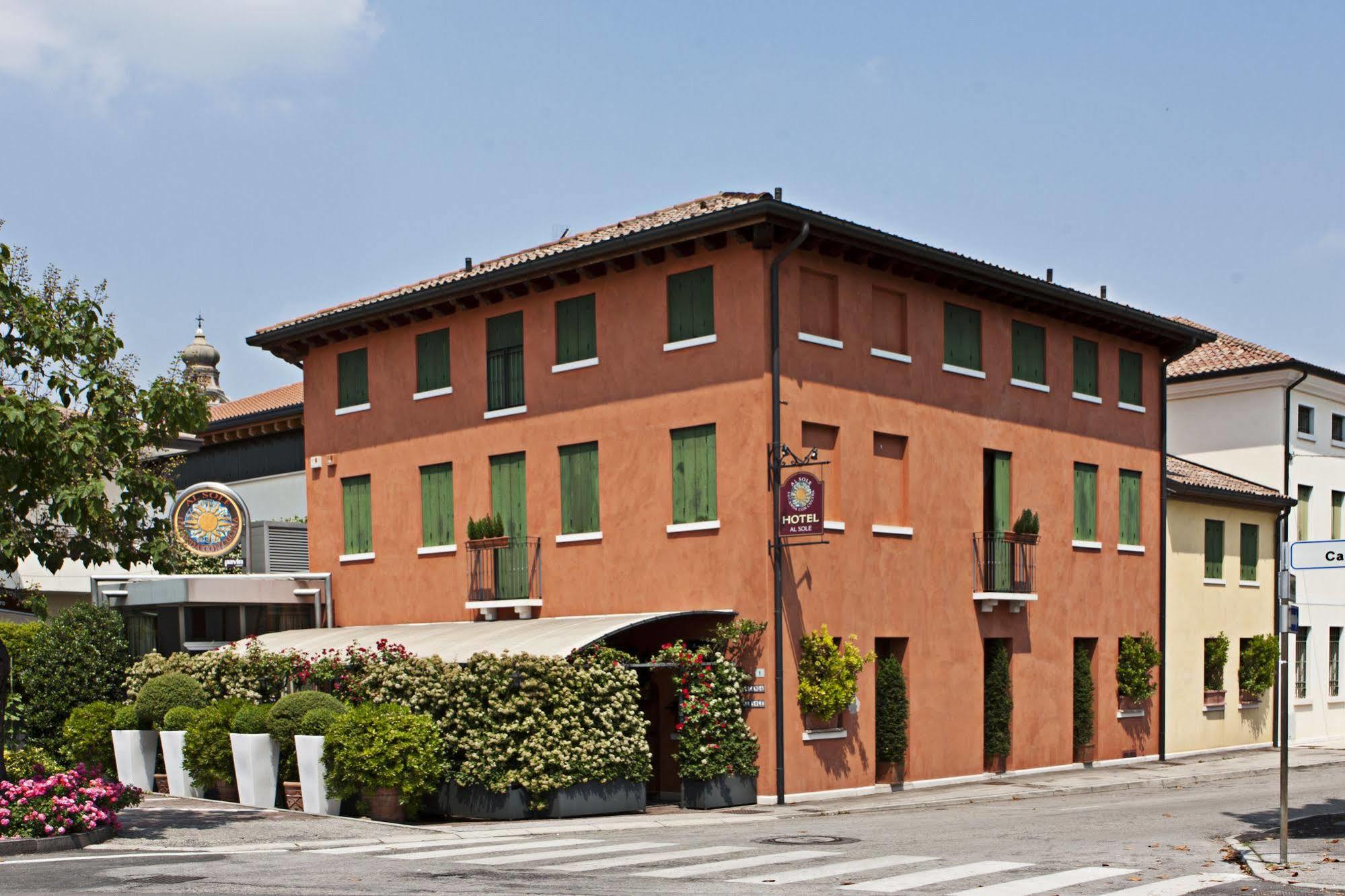 Hotel Locanda Al Sole Castello Di Godego Esterno foto