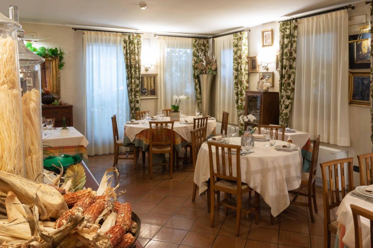 Hotel Locanda Al Sole Castello Di Godego Esterno foto